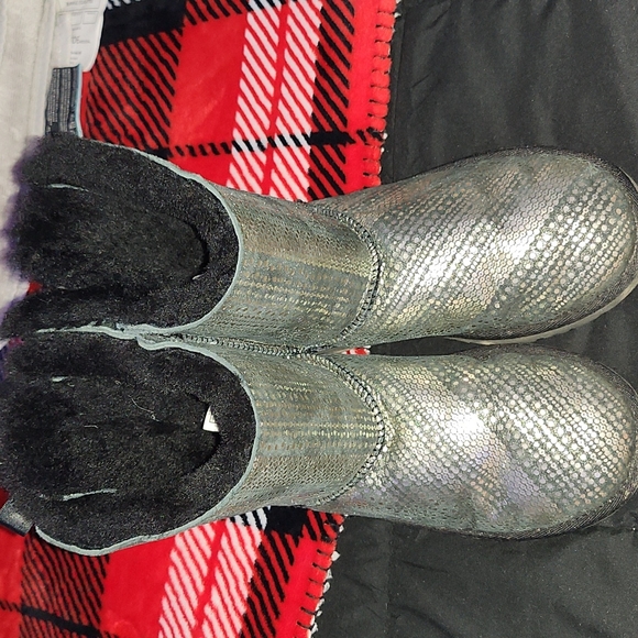 UGG BOOTS - Picture 3 of 7